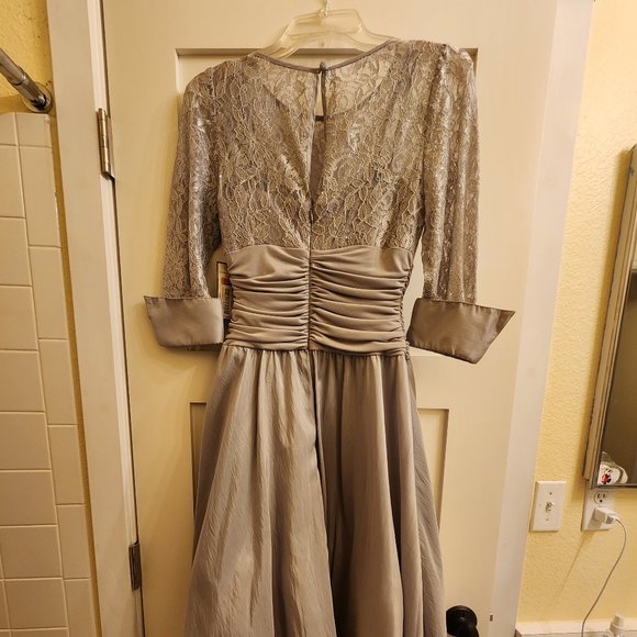 Dress - Picture 3 of 4